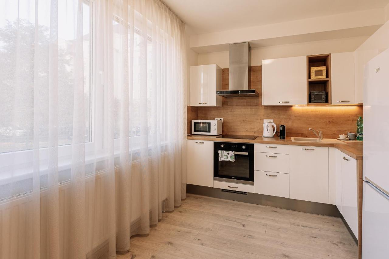 Skau 1 Old Town Family & Business Apartment Free Parking Братислава Екстериор снимка