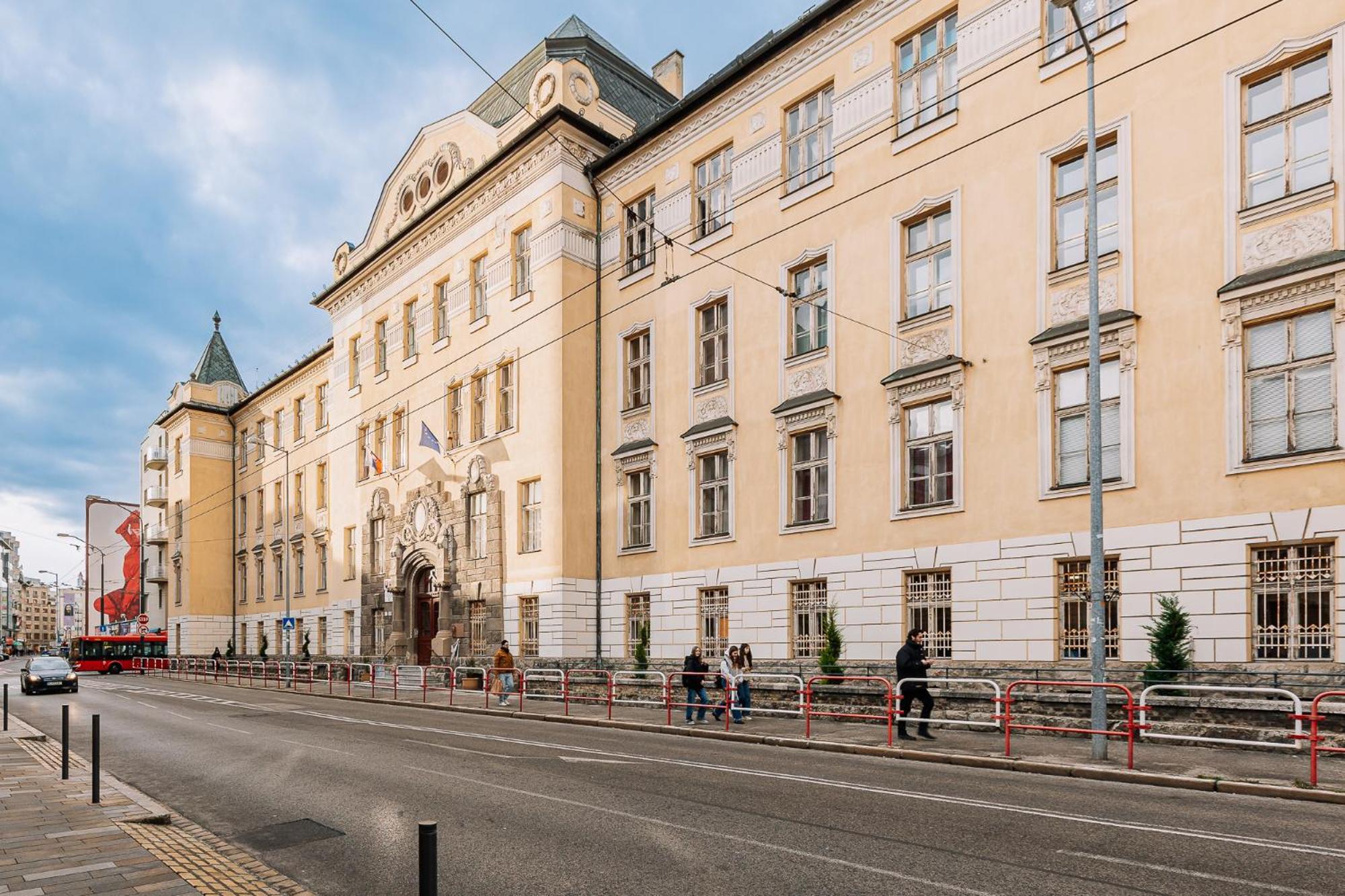 Skau 1 Old Town Family & Business Apartment Free Parking Братислава Екстериор снимка