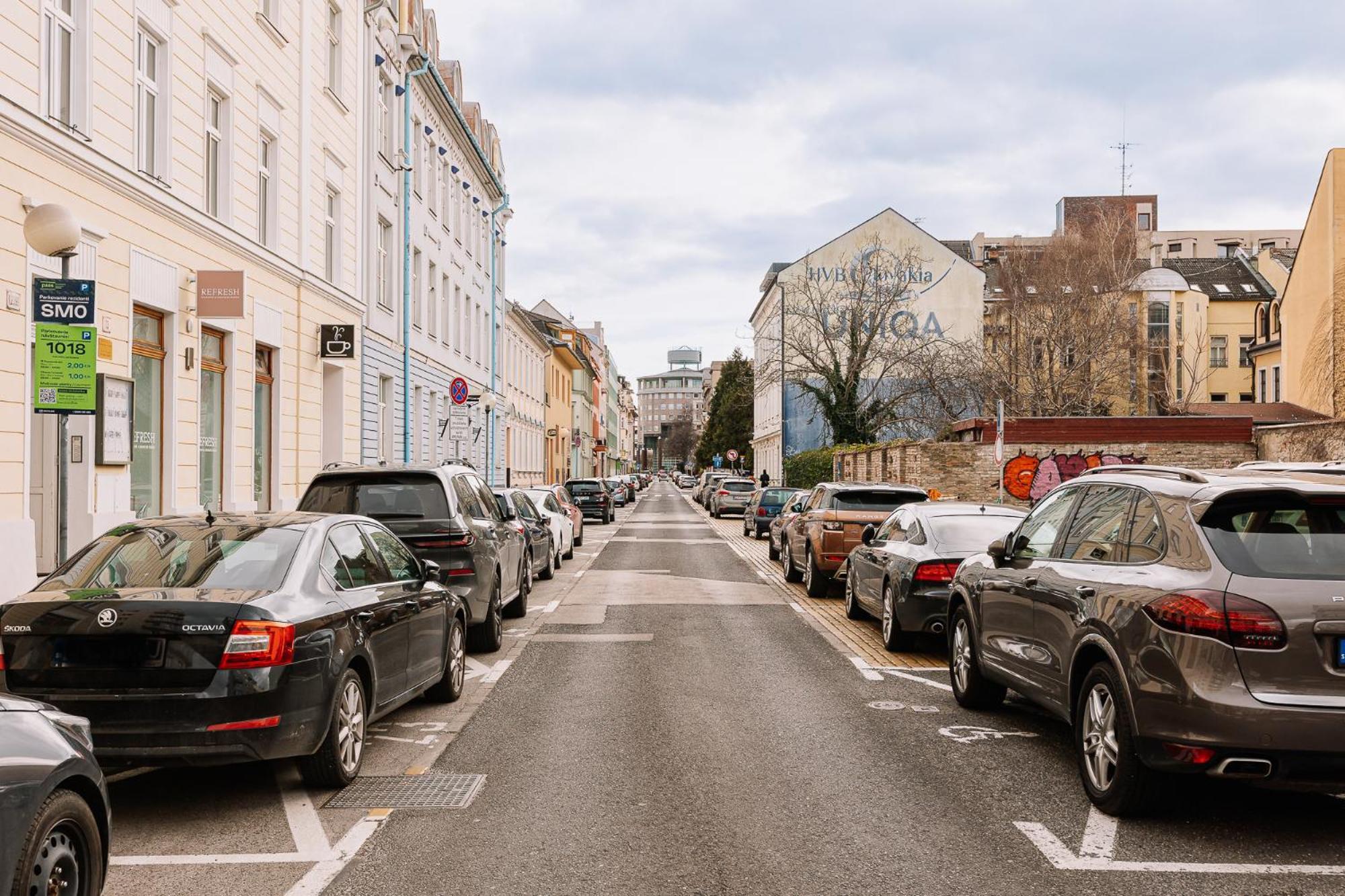 Skau 1 Old Town Family & Business Apartment Free Parking Братислава Екстериор снимка