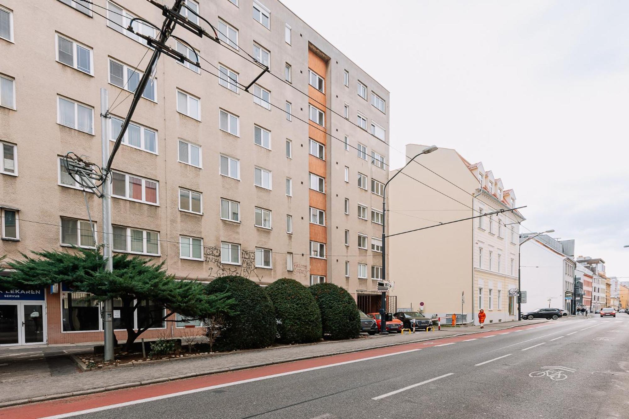 Skau 1 Old Town Family & Business Apartment Free Parking Братислава Екстериор снимка